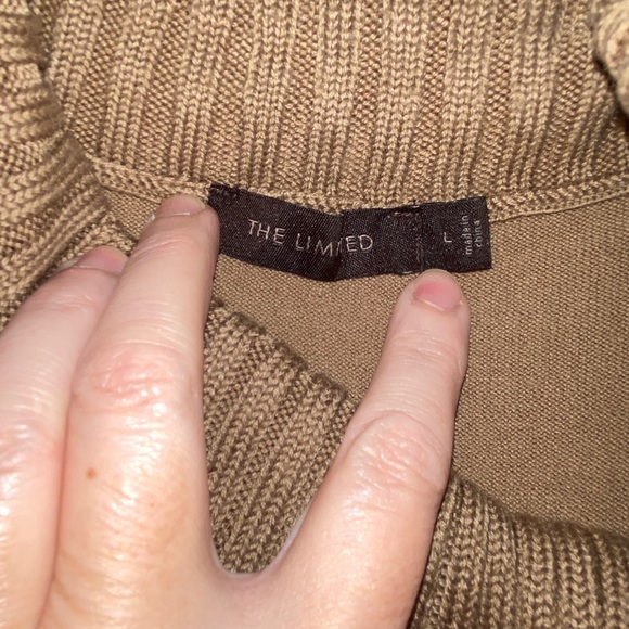 Limited Cowl Light Weight sweater - Picture 2 of 4